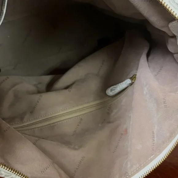 Elegant White Floral Handbag by Brahmin with matching wallet . - Picture 3 of 9